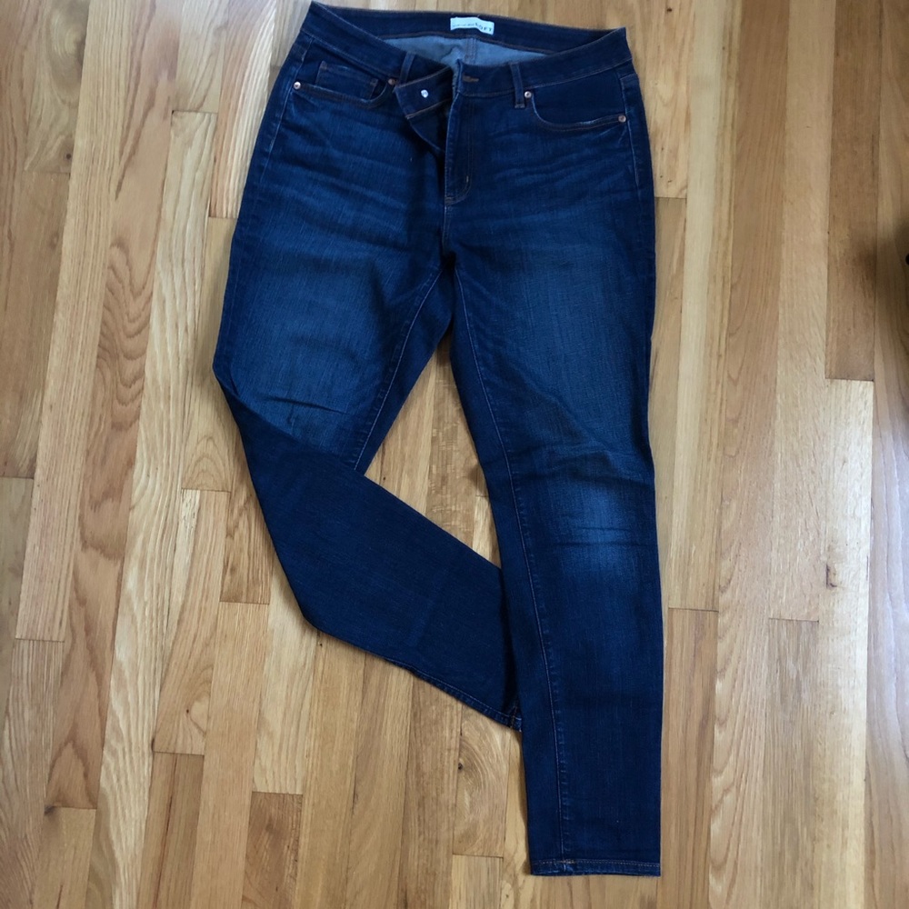 Loft curvy skinny jeans in EUC